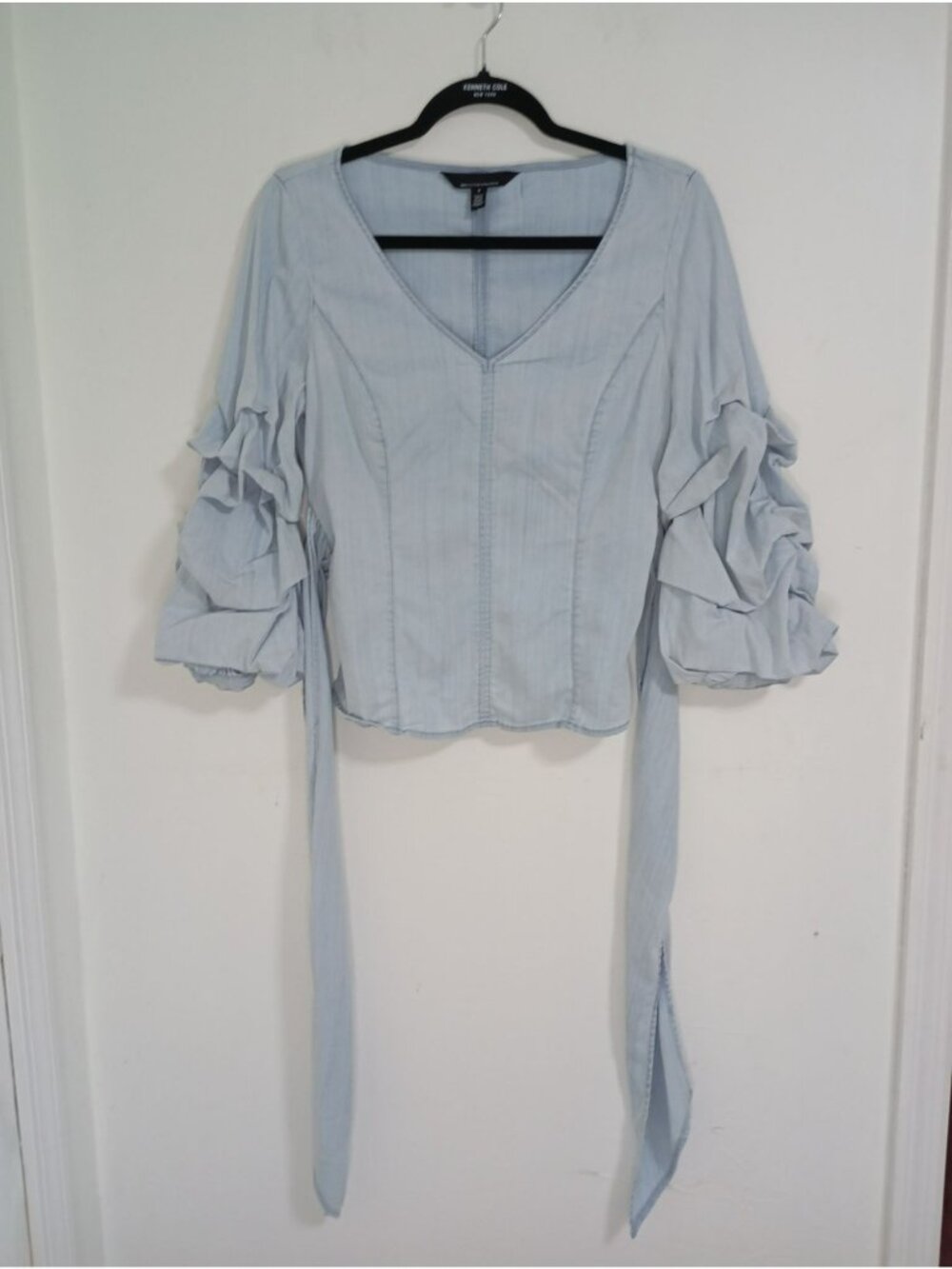 White House Black Market Blue Ruffled Sleeve V-Neck Top Side Zipper Size 8